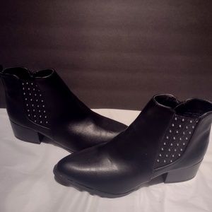 BLACK LEATHER STUDDED ANKLE BOOTS